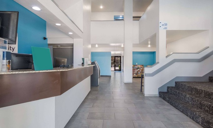 Richardson Hotel | Discover Quality Inn & Suites: Family-Friendly Amenities Await