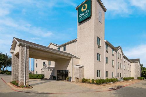 Roanoke Hotel | Budget-Friendly Quality Inn & Suites Roanoke with Family Amenities