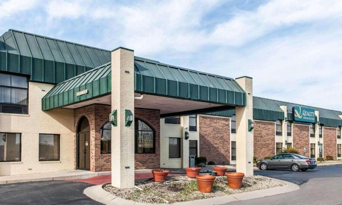 Shelbyville Hotel | Pet-Friendly Quality Inn & Suites Shelbyville - Rated 8/10