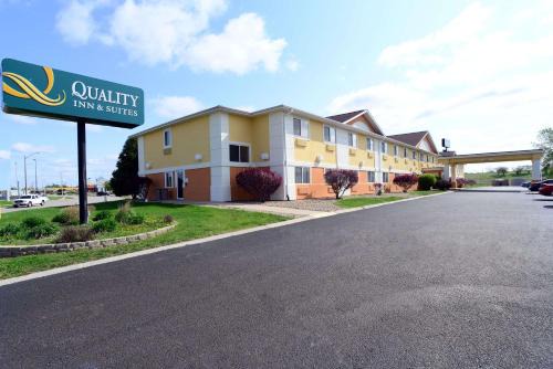 Springfield Hotel | Relaxing Getaway at Quality Inn & Suites Springfield Southwest