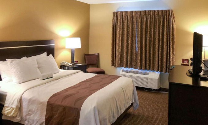 Sun Prairie Hotel | Inviting Quality Inn & Suites with Pool and Breakfast