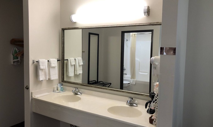 Sun Prairie Hotel | Guest Rated Quality Inn & Suites Sun Prairie Madison East