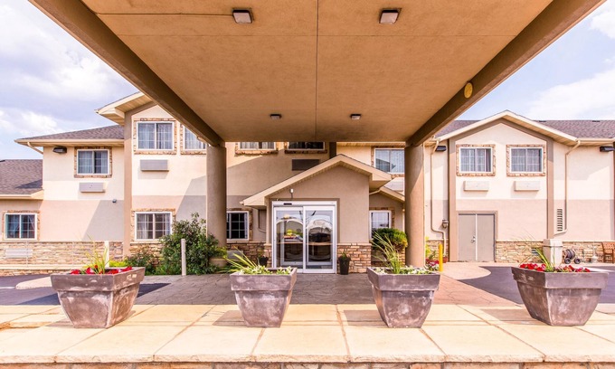 Laramie Hotel | Quality Inn & Suites University: Family-Friendly Getaway