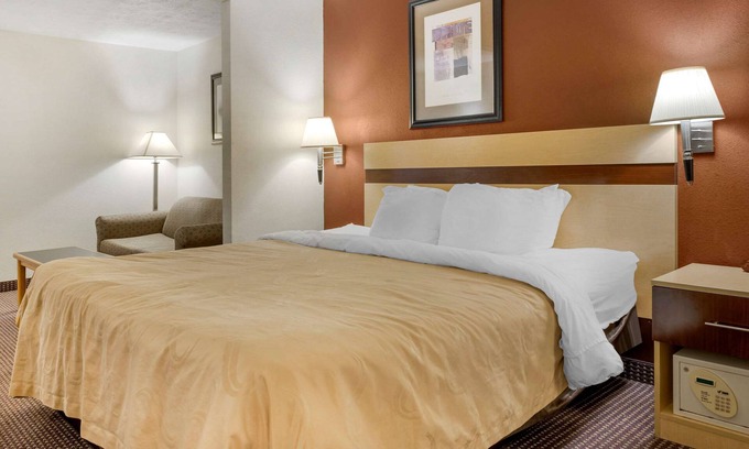 Obetz Hotel | Cozy Quality Inn & Suites with Kitchen and Breakfast Options