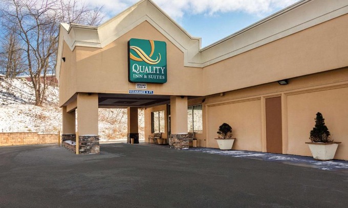 Indiana Hotel | Top-Rated Quality Inn & Suites with Family-Friendly Amenities