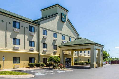 La Vergne Hotel | Convenient Quality Inn & Suites: Pet-Friendly with Pool