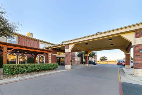Lubbock Hotel | Quality Inn & Suites: Enjoy Family-Friendly Amenities