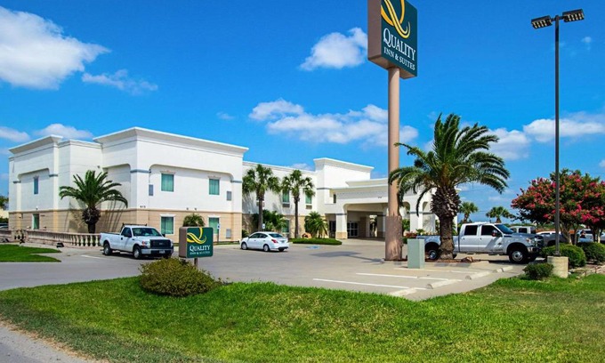 Robstown Hotel | Relax at Quality Inn & Suites with Pool and Ocean Views