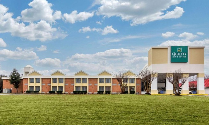Ruther Glen Hotel | Comfortable Quality Inn & Suites: Pet Friendly & Breakfast Included
