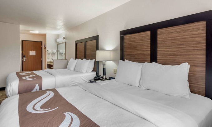 South Fork Hotel | Quality Inn & Suites: Family-Friendly with Spa Amenities