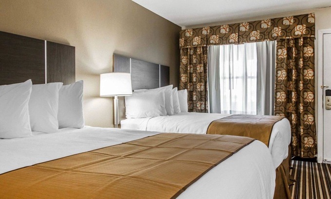 South Portland Hotel | Comfortable Quality Inn & Suites with Spa & Breakfast Options