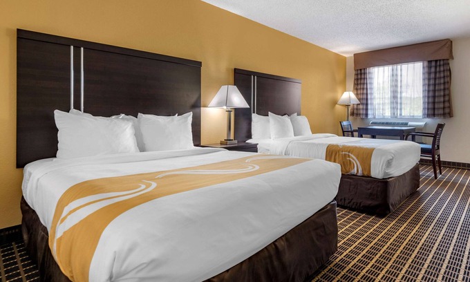 Warren Hotel | Inviting Quality Inn & Suites: Family-Friendly with Breakfast