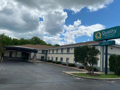 West Bend Hotel | Budget-Friendly Quality Inn & Suites with Pool and Hot Tub
