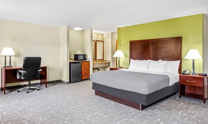 Eagle Hotel | Discover Quality Inn & Suites Vail Valley with Spa & Pool