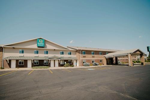 Watertown Hotel | Pet-Friendly Quality Inn & Suites with Pool and Breakfast