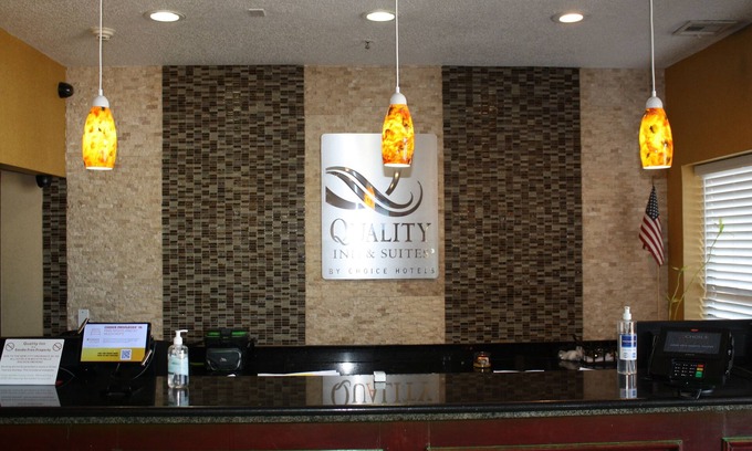 Wichita Falls Hotel | Comfortable Quality Inn & Suites with Pool and Kitchen