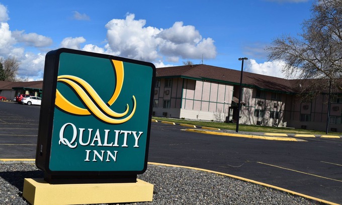 Umatilla Hotel | Discover Quality Inn Umatilla - Hermiston with Pool & Spa