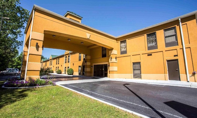 Union Hotel | Guest Rated 10/10 at Quality Inn Union - Pet Friendly Stays