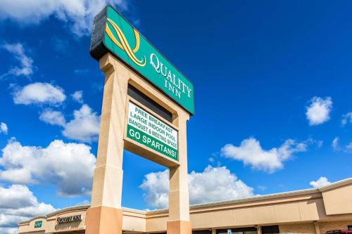 Lansing Hotel | Budget-Friendly Quality Inn University Lansing - Pet Friendly Stays