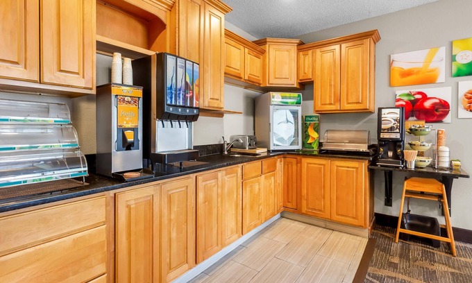 Beloit Hotel | Budget-Friendly Quality Inn with Family Amenities & Pool