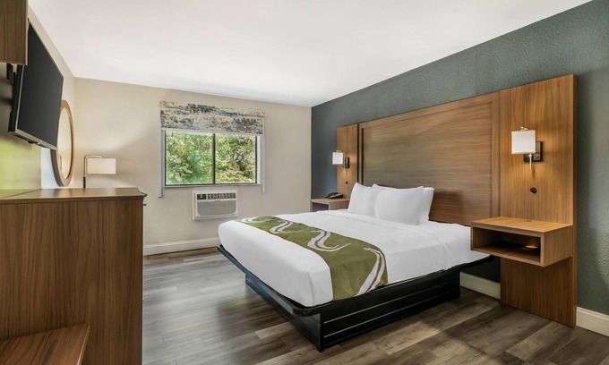 Greenbrier West Hotel | Comfortable Stay at Quality Inn with Restaurant & Breakfast
