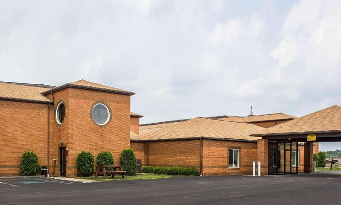 Clarion Hotel | Quality Inn: Pet-Friendly Retreat with Pool Access