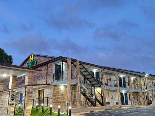 Crestview Hotel | Family-Friendly Super 8 by Wyndham Crestview Awaits You