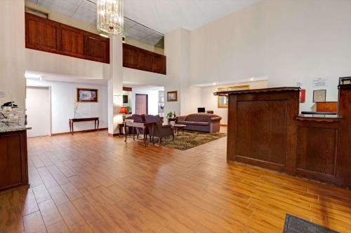 El Reno Hotel | Pet-Friendly Quality Inn with Oceanfront Views
