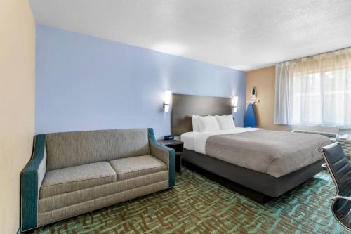 Johnstown Hotel | Pet-Friendly Stay at Super 8 by Wyndham Johnstown