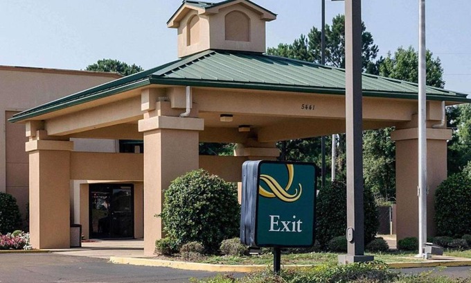 Magee Hotel | Budget-Friendly Getaway at Quality Inn Magee with Pool