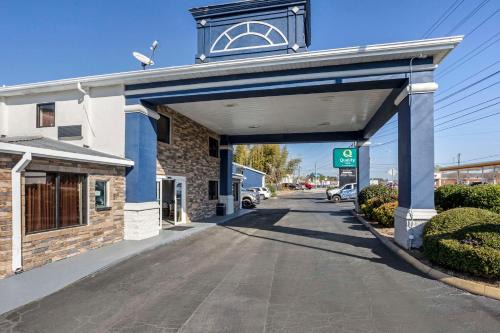 Newberry Hotel | Budget-Friendly Stay at Quality Inn with Breakfast & Kitchen