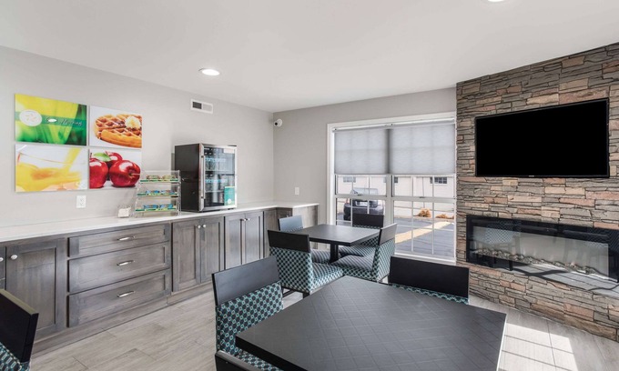 Pulaski Hotel | Comfortable Stay at Quality Inn with Kitchen and Spa Access