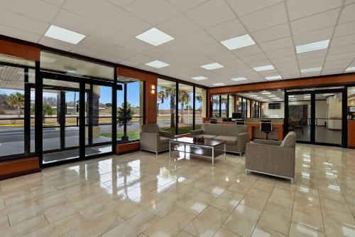 Yemassee Hotel | Pet-Friendly Quality Inn with Hot Tub & Eco Amenities