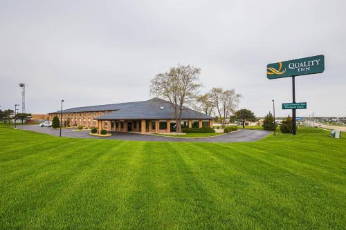 Waverly Hotel | Pet-Friendly Getaway at Quality Inn Waverly with Pool & Spa