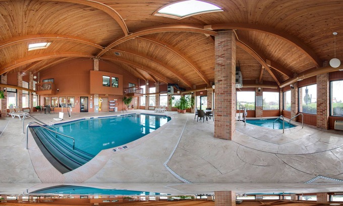 Waverly Hotel | Relax at Quality Inn Waverly with Pool and Spa Amenities