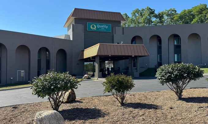 West Des Moines Hotel | Convenient Days Inn by Wyndham West Des Moines Awaits You