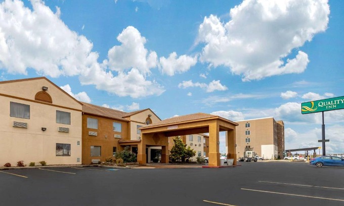 West Memphis Hotel | Quality Inn West Memphis I-40: Family-Friendly Oceanfront Stay