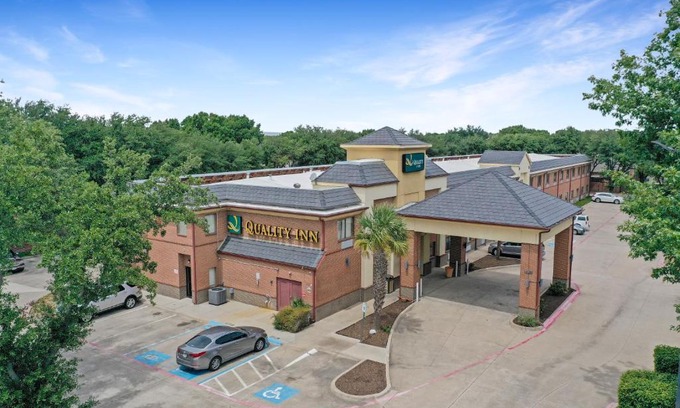 Plano Hotel | Welcoming Quality Inn West Plano - Family-Friendly Amenities