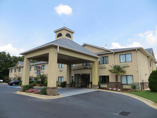 Winder Hotel | Relaxing Retreat at Quality Inn Winder, GA with Pool Access