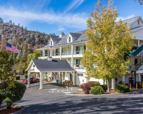 Mariposa Hotel | Discover Quality Inn Yosemite Valley Gateway with Pool & Hot Tub