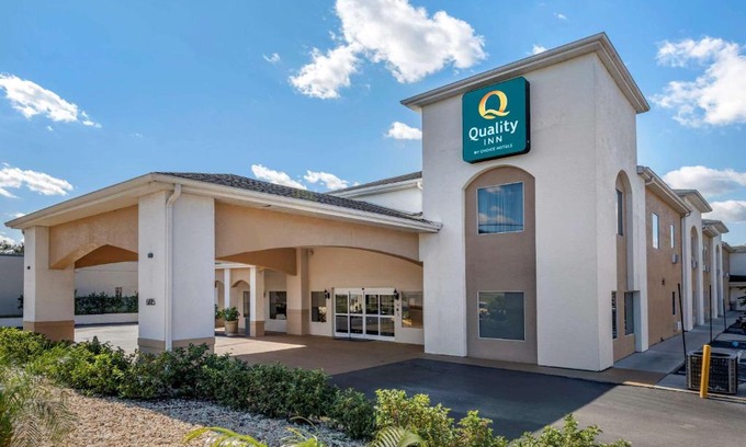Zephyrhills Hotel | Discover Quality Inn Zephyrhills-Dade City: Pet-Friendly Retreat