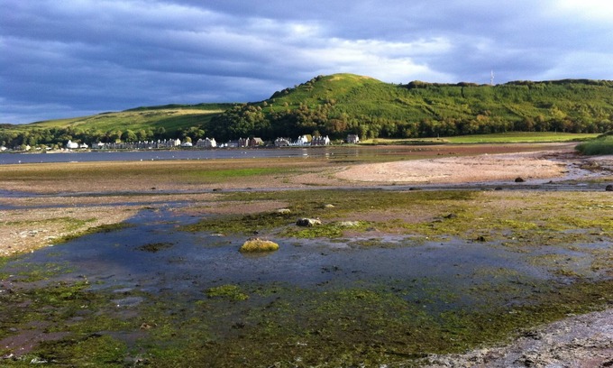 Kilchattan Bay Apartment | Beachside Retreat with Pool & Ocean Views, Rated 10/10