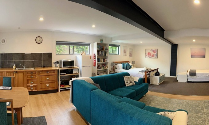 Beaconsfield Apartment | Guest Rated 10/10: Studio Accommodation in Tamar Valley