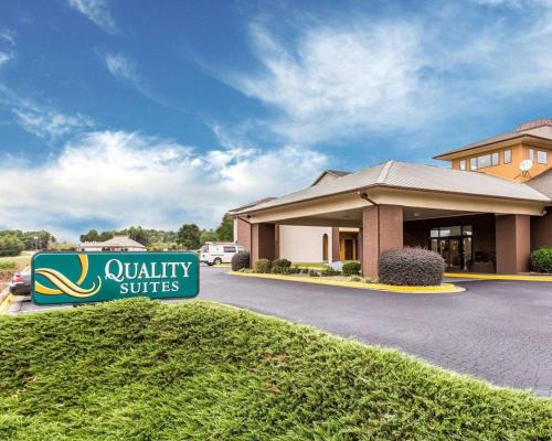 Hickory Hotel | Convenient Quality Suites Near Convention Center & Oceanfront