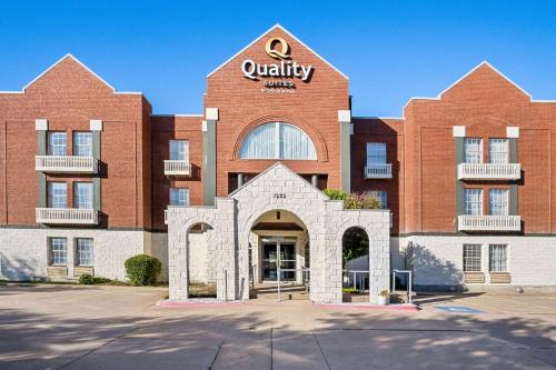 Las Colinas Hotel | Discover Quality Suites Las Colinas Center with Hot Tub & Breakfast