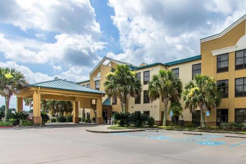 New Iberia Hotel | Pet-Friendly Quality Suites New Iberia with Ocean View