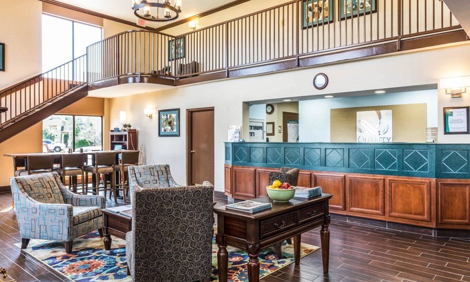 Paducah Hotel | Comfortable Quality Suites Paducah I-24 with Great Amenities