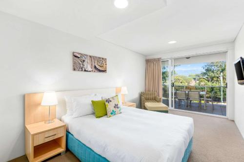 Wollongong Apartment | Quality Suites Pioneer Sands: Family-Friendly with Pool Access