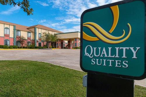 Temple Hotel | Comfortable Quality Suites: Family-Friendly Getaway Awaits