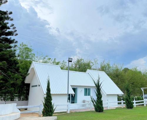 Huai Sat Yai House | Pet-Friendly Quality Time Farmstay: Ideal for Family Fun